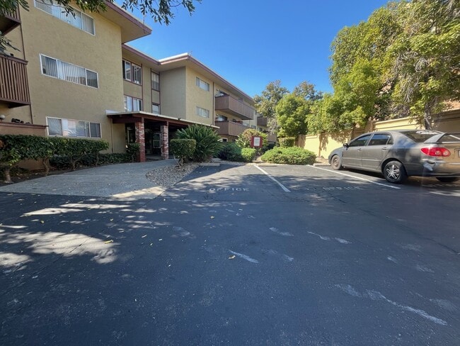 Building Photo - 941 Lewelling Blvd