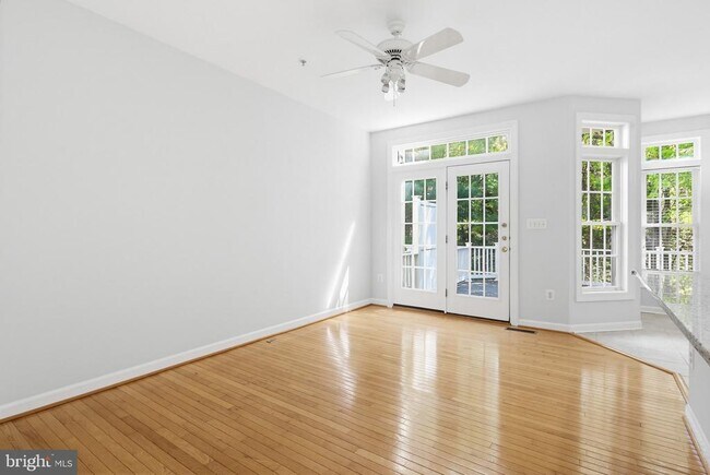 Building Photo - 10635 Hillingdon Rd