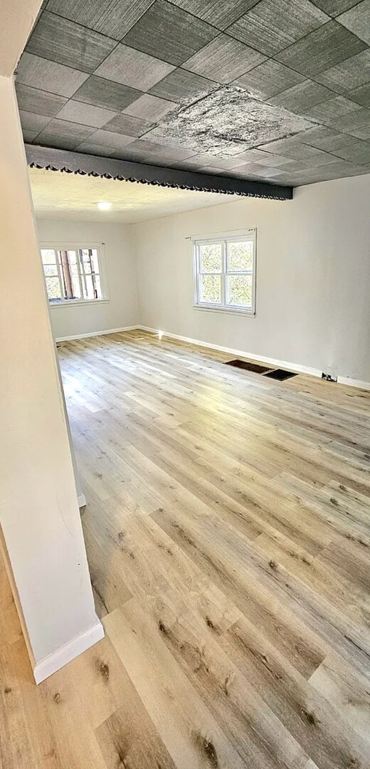 Building Photo - Spacious 5-Bedroom Bellevue Home with Sunroom & Massive Backyard