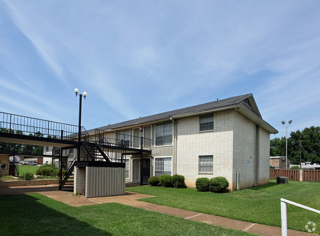 Primary Photo - Woodville Plaza Apartments