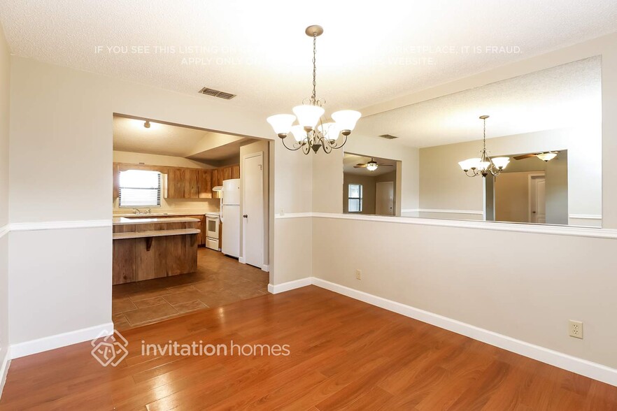 Building Photo - 2301 Beechwood Ct