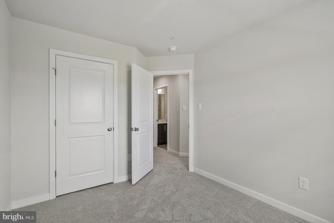Building Photo - 16640 Green Glade Dr