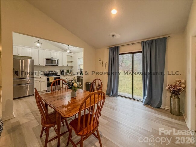 Building Photo - 5819 Woodrock Ct