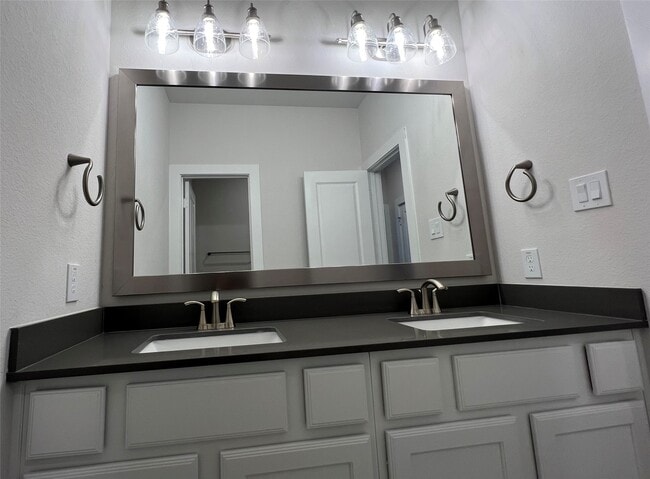 Building Photo - 212 Milas Cv