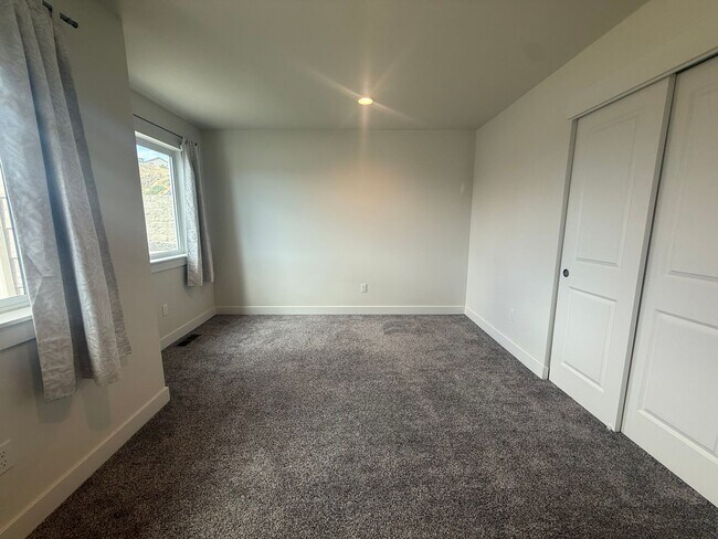 Building Photo - Now renting 3-bedroom House, to view this and other rentals go to www.stillproperties.com