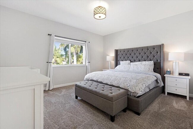 Building Photo - 2316 SW 127th Ave