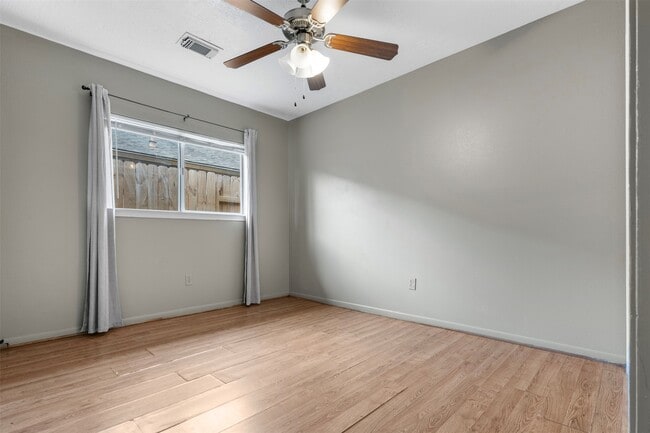 Building Photo - 10954 Pigeonwood Dr
