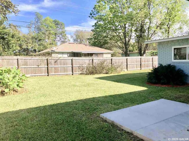 Building Photo - Modern Comfort Meets Classic Charm – Spacious Alachua Rental