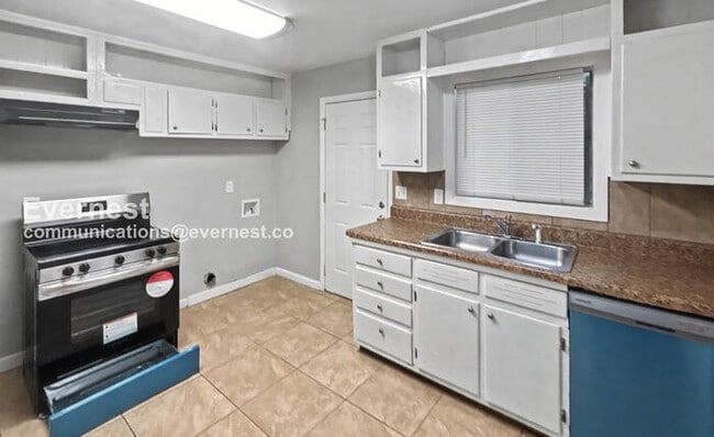 Building Photo - 244 E Haven Dr