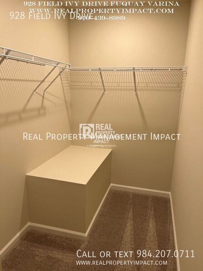 Building Photo - 928 Field Ivy Dr