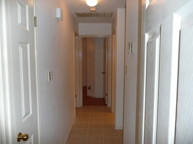 Building Photo - 734 Latteridge Dr