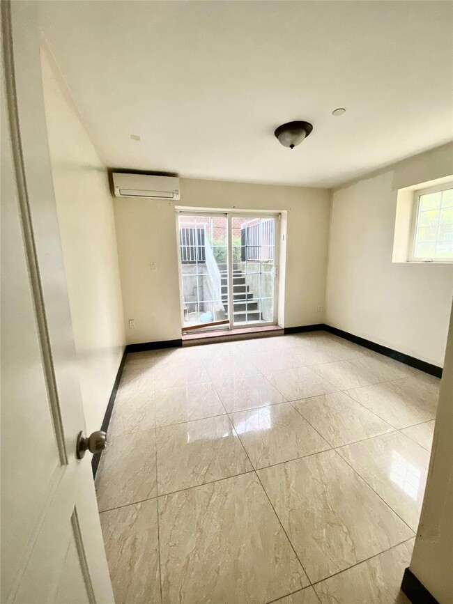 Building Photo - 329 Soundview Ln