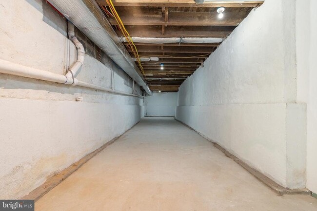 Building Photo - 32 E Elm St