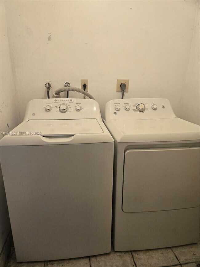 Building Photo - 9610 S Belfort Cir