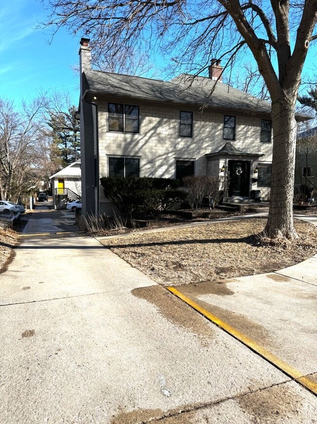 Primary Photo - 418 Ash Ave