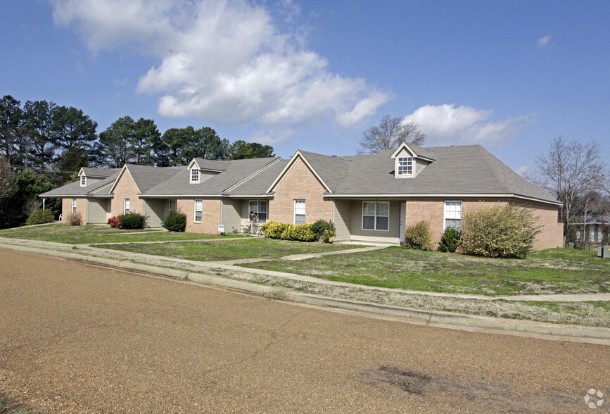 Primary Photo - Fountain Square Townhomes