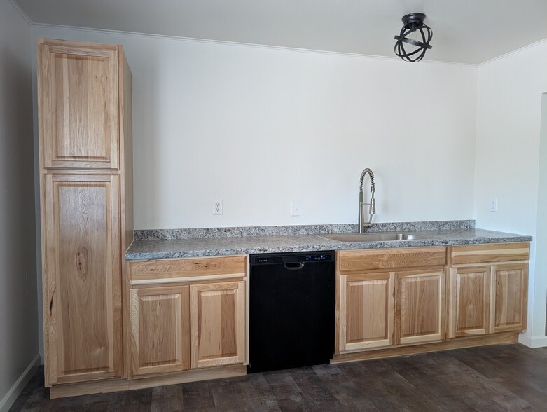 Building Photo - 1812 S Hardy Dr
