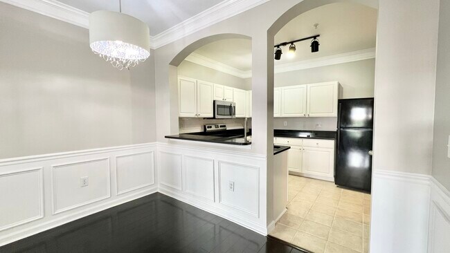 Building Photo - 1850 Cotillion Dr