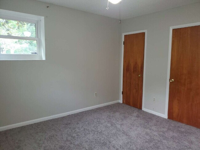 Building Photo - "Spacious 5-Bedroom Retreat with 3 Full Baths in Huntsville – Your Perfect Family Home Awaits!"