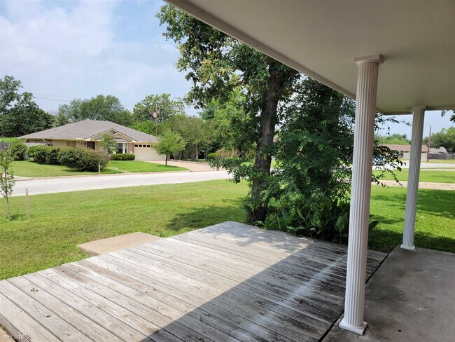 Building Photo - 3 br, 2 bath House - 3900 Windwood Cir