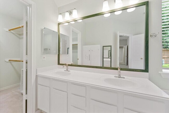 Building Photo - 27 N Merryweather Cir