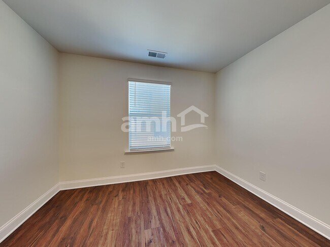 Building Photo - 606 Rivermist Dr