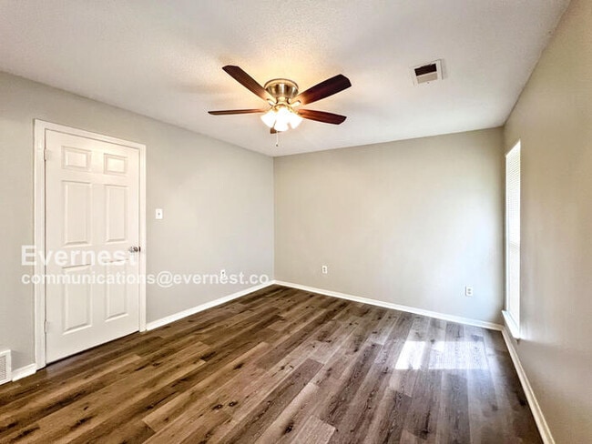 Building Photo - 3525 Dorchester Dr