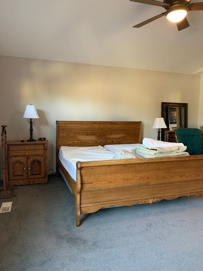 Building Photo - Beautiful Newly Custom Built Home! Vaulted Ceilings! Partially Furnished! Open Floor Plan!