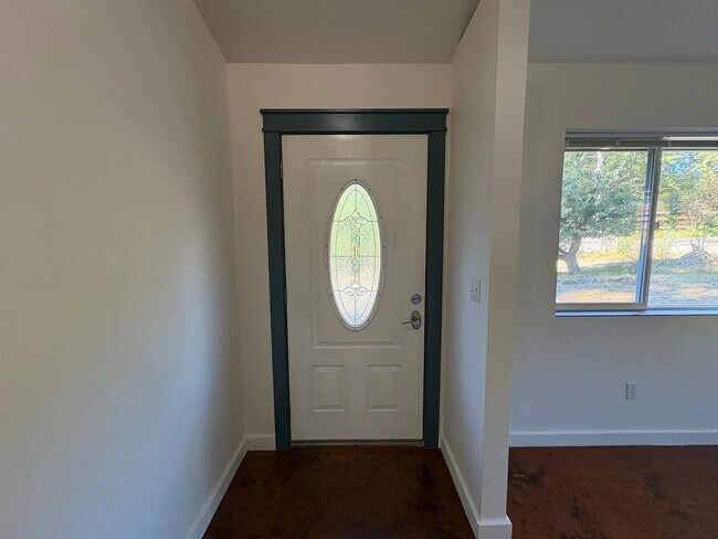 Building Photo - 658 Fox Dr