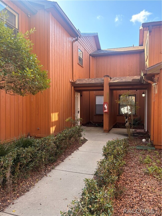 Building Photo - 2701 NE 10th St