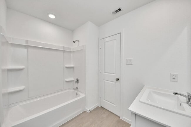 Building Photo - 29643 Knollwood Bay Rd