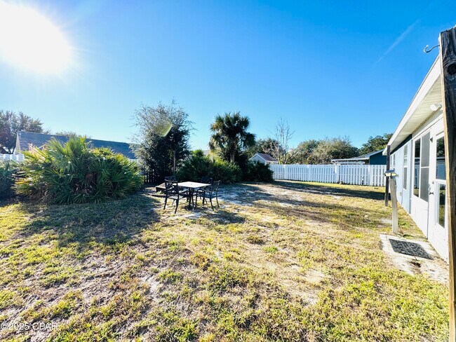 Building Photo - 205 Covington St