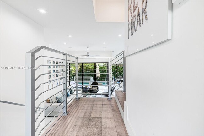 Building Photo - 640 Fernwood Rd