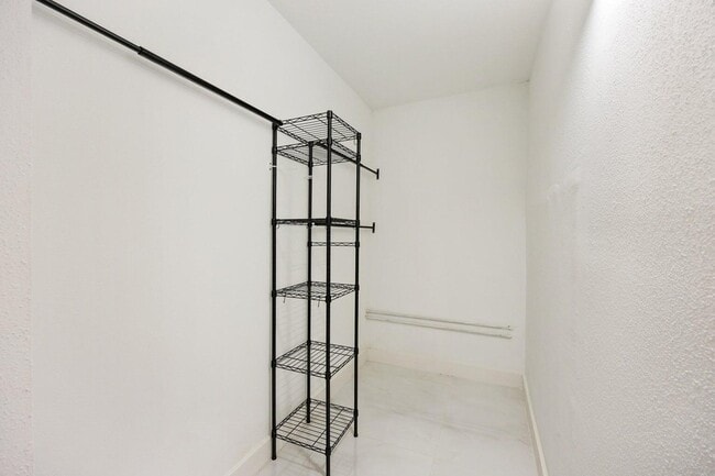 Building Photo - 369 Saxony Ln