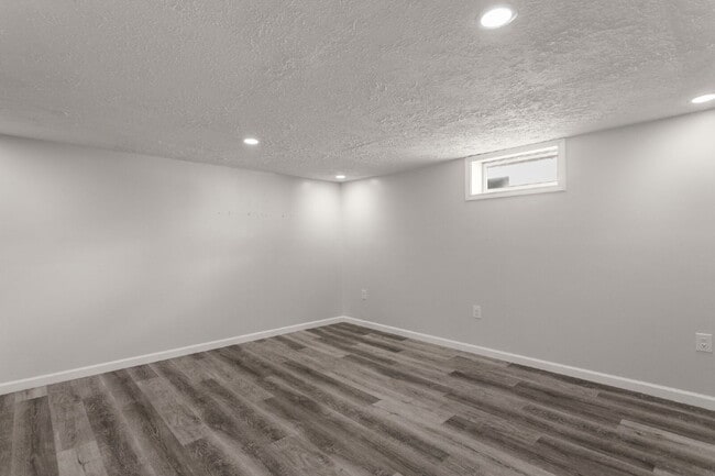 Building Photo - 724 Northwood Dr