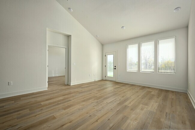 Building Photo - 209 E Pine St