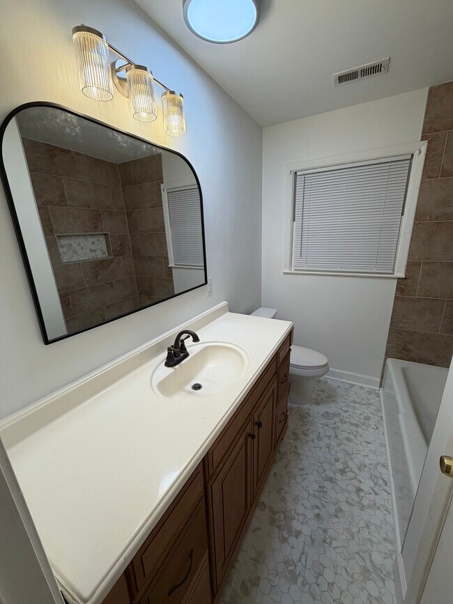 Building Photo - 8836 Deerwood Dr