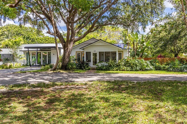 Building Photo - 655 NE 120th St