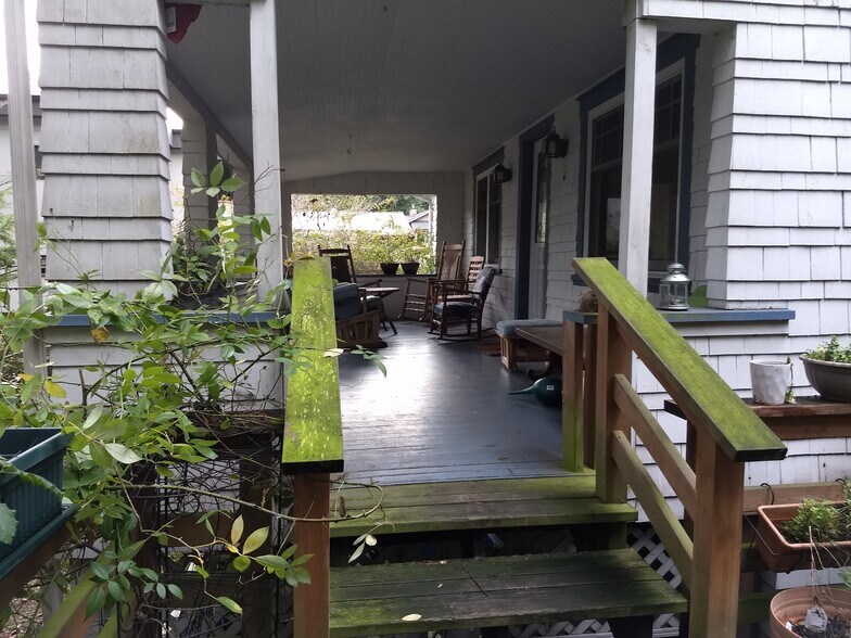 Front porch - 9727 Lake Shore Blvd NE