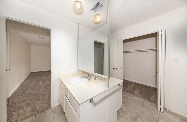 Building Photo - Remodeled Single Story Home off Huron St.