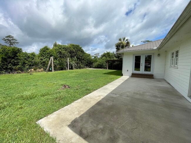 Building Photo - 2208 White Oak Dr