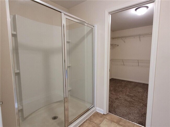 Building Photo - 6010 Stonebrook Ln
