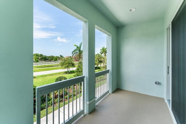 Building Photo - 12546 Gross Pointe Dr