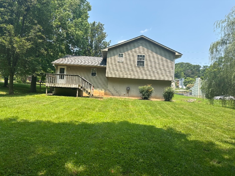 Building Photo - 10104 Wolf Den Ln