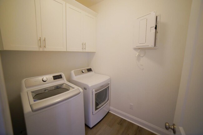 Building Photo - 219 Bienville Pl