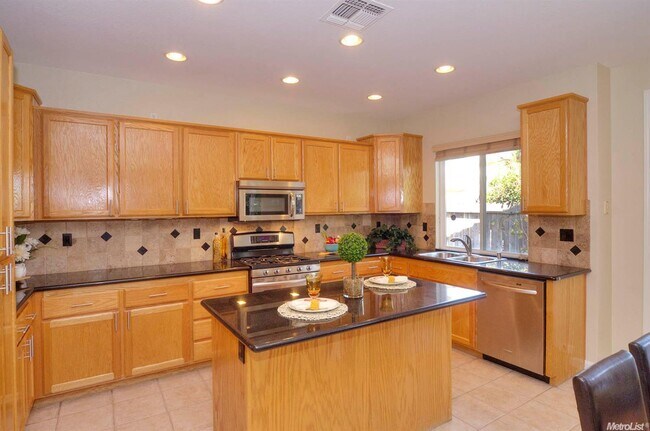 Building Photo - Wonderful Two Story Single House with Gorg...