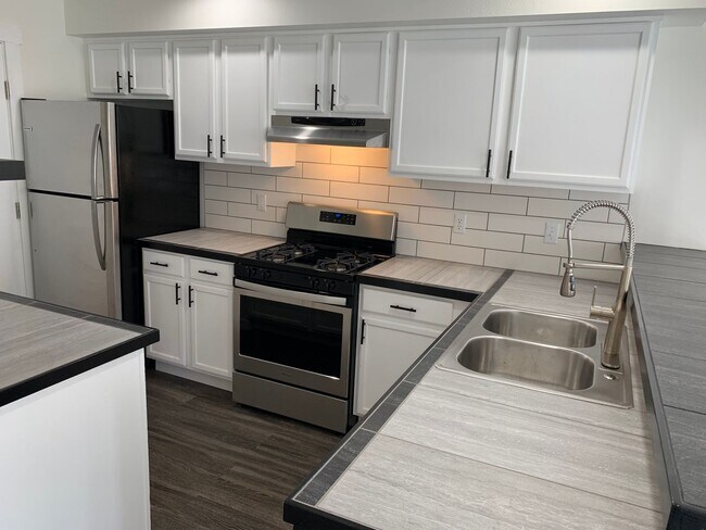 Building Photo - Updated 3 Bedroom Home Near Barkley Village