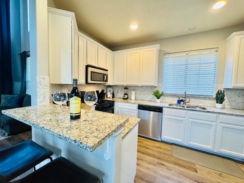 Building Photo - 2801 Goodwin Ave