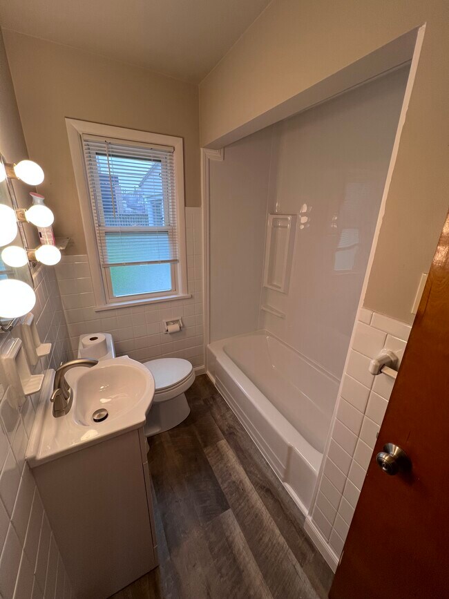 Building Photo - 77 Merrill St