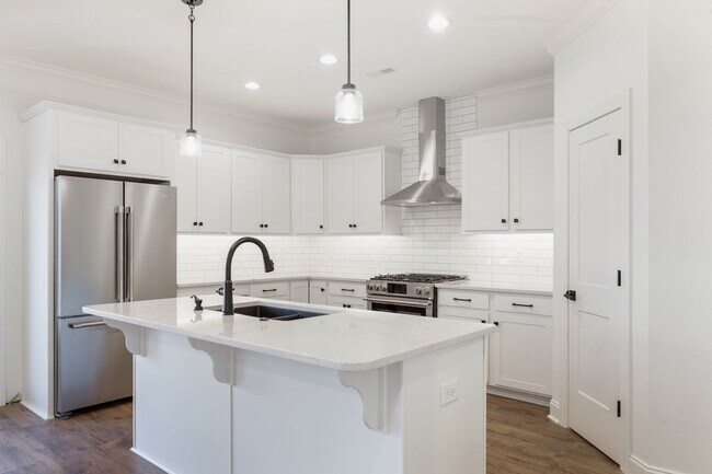 Building Photo - Maryville 37803 - 4 bedroom 3.5 bath - cal...